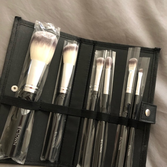 BRAND NEW! Crown makeup brush set! - Picture 3 of 3
